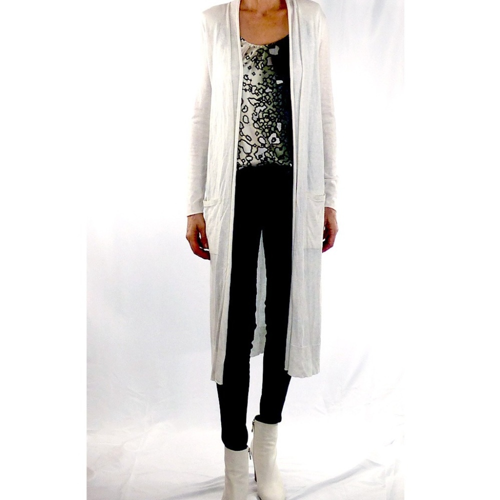 Beautiful Elie Tahari Silk Printed blouse.  Sz. S